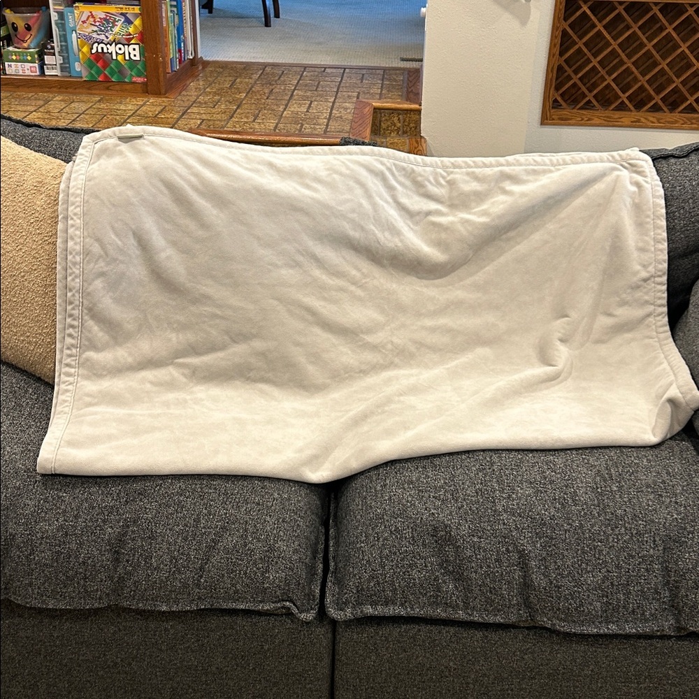 Pottery Barn Faux Fur Throw Blanket in Chinchilla Grey 50"x60"